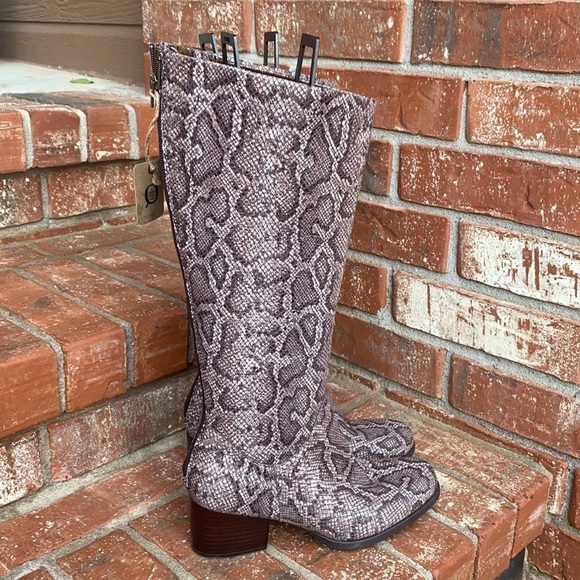 BORN Women's Audriana Leather Round Toe Knee High Boots Women's Size 6.5 - Picture 1 of 8